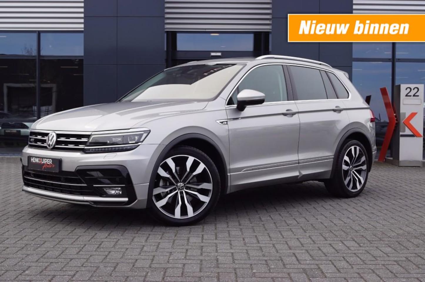 Volkswagen Tiguan - 2.0 TSI DSG 4Motion R-Line 180pk/ Panodak / Navi/ Dynaudio/20 Inch LM /Virtual cockpit - AutoWereld.nl