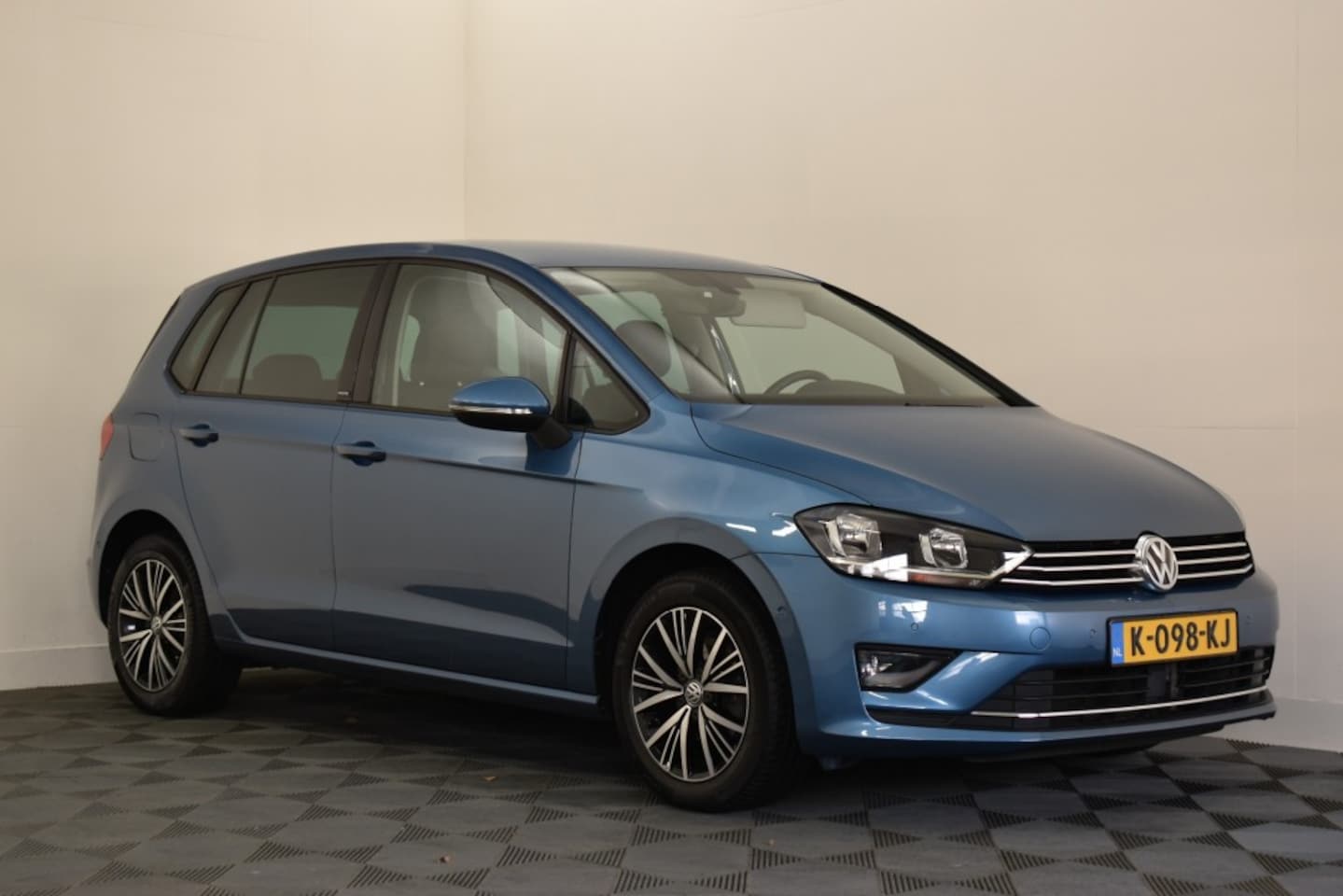 Volkswagen Golf Sportsvan - 1.2 TSI 110PK Business Edition Conneted - AutoWereld.nl