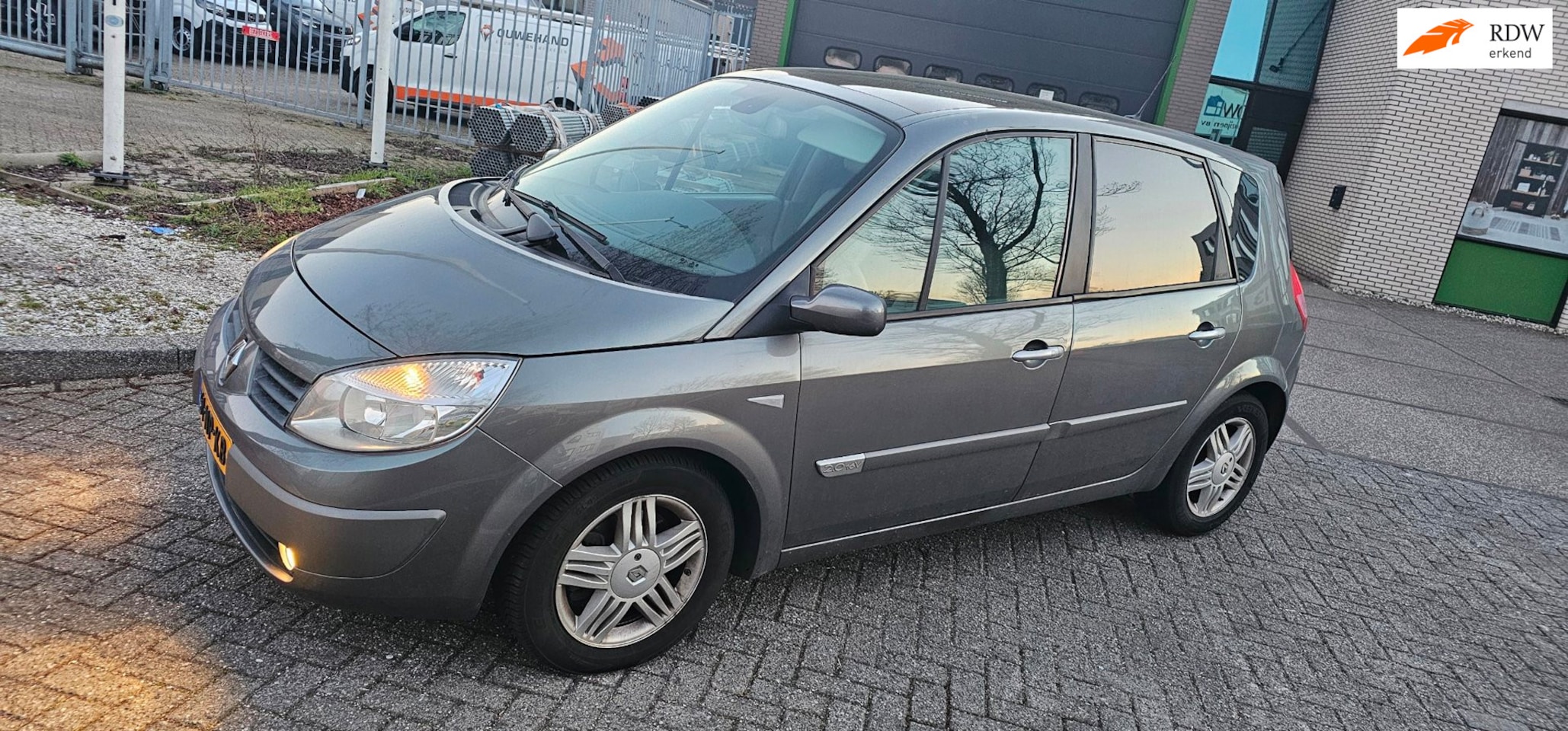 Renault Scénic - 2.0-16V Privilège Luxe automaat - AutoWereld.nl