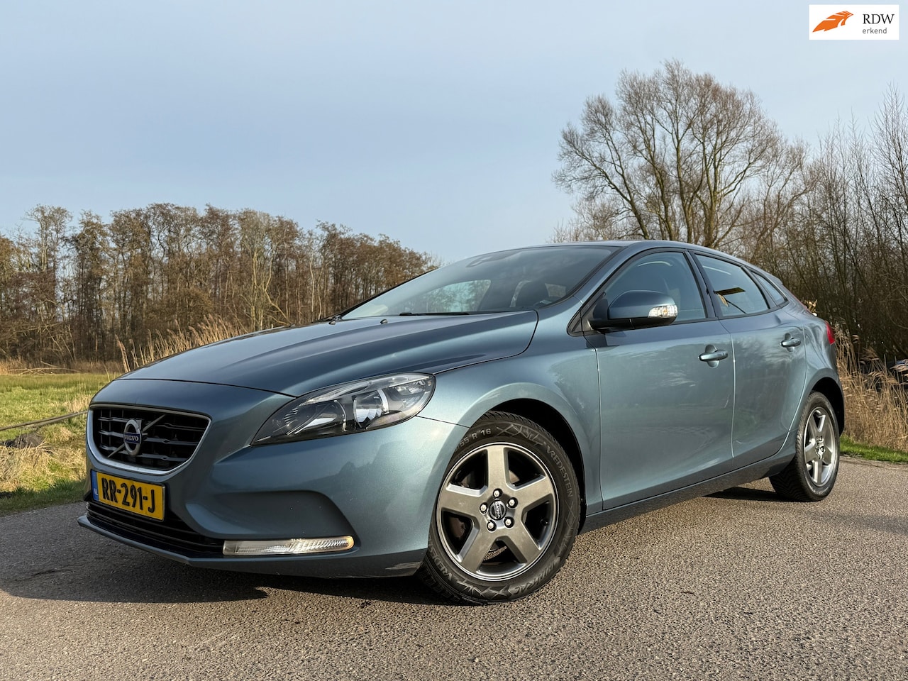Volvo V40 - 1.6 D2 Momentum Navi Clima 16" Velgen Trekhaak 6 Versnellingen PDC Cruise Goed Onderhouden - AutoWereld.nl