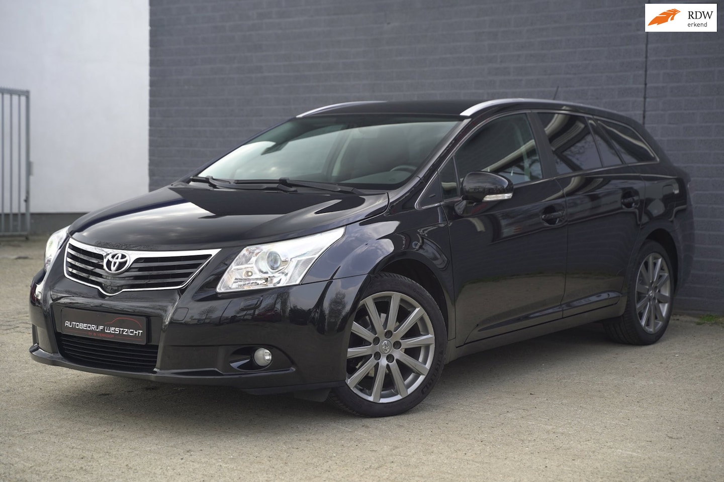 Toyota Avensis Wagon - 1.8 VVTi Business Automaat, Navigatie - AutoWereld.nl