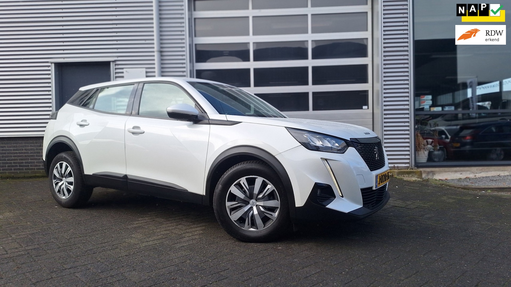 Peugeot 2008 - 1.2 PureTech Active /Wit Metalic/Navigatie/Pdc A/Cruise/ - AutoWereld.nl