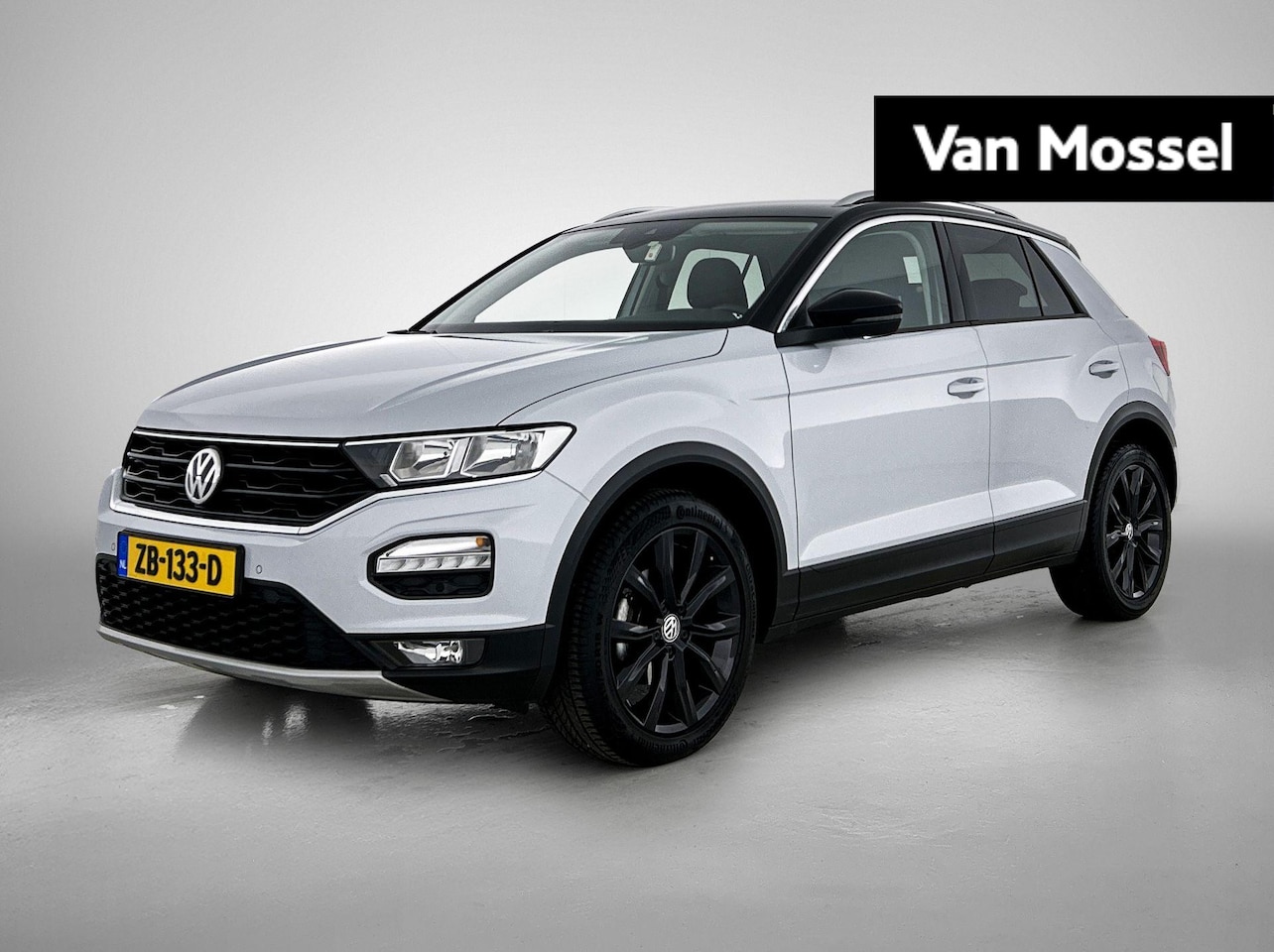 Volkswagen T-Roc - 1.5 TSI Style | Navigatie | trekhaak | Stoelverwarming | Airco | Cruise control Apple carp - AutoWereld.nl