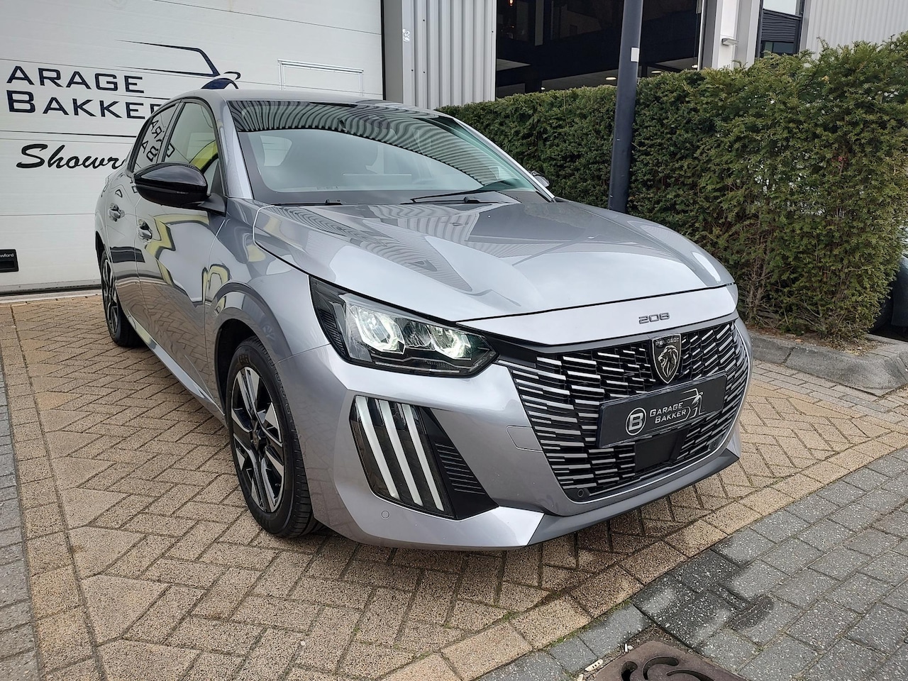 Peugeot 208 - 1.2 Hybrid 110 e-DCS6 Allure Automaat Carplay-Navigatie Led - AutoWereld.nl