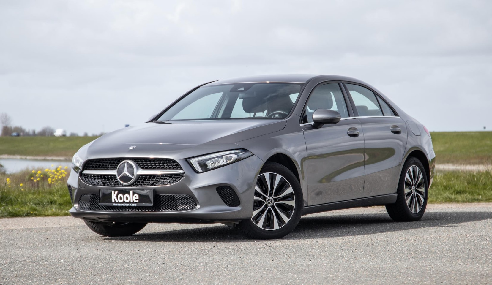 Mercedes-Benz A-klasse - 250 e Business Line CARPLAY / LEER / CAMERA / CRUISE CONTROLE / DEALER ONDERHOUDEN - AutoWereld.nl