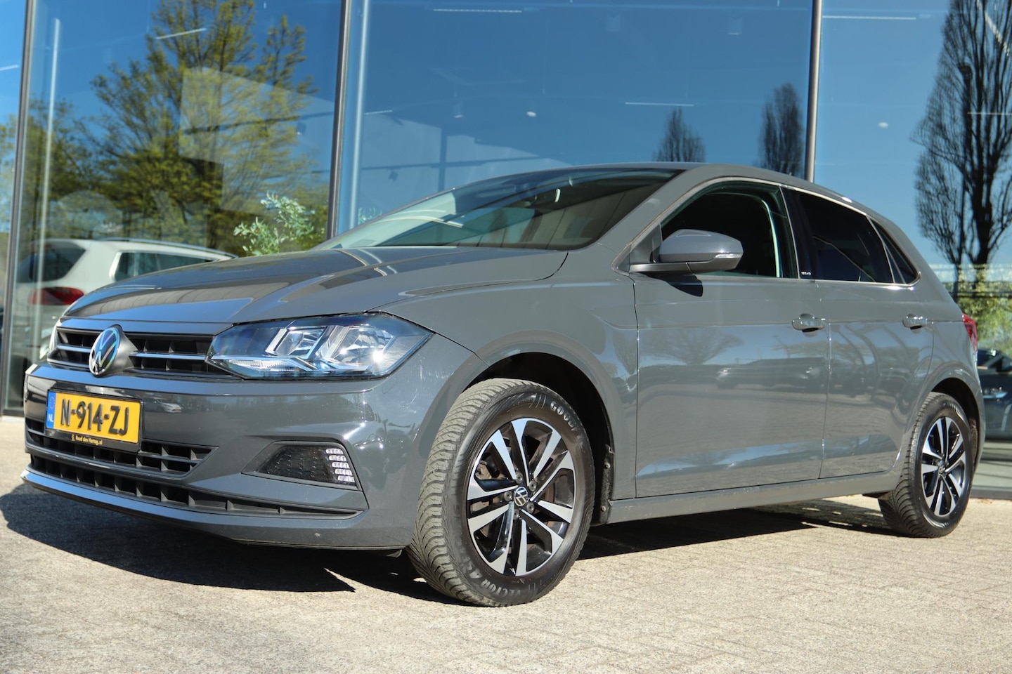 Volkswagen Polo - 1.0 TSI Highline Business | CARPLAY | AFN. TREKHAAK | NAVI | STOELVERW. - AutoWereld.nl
