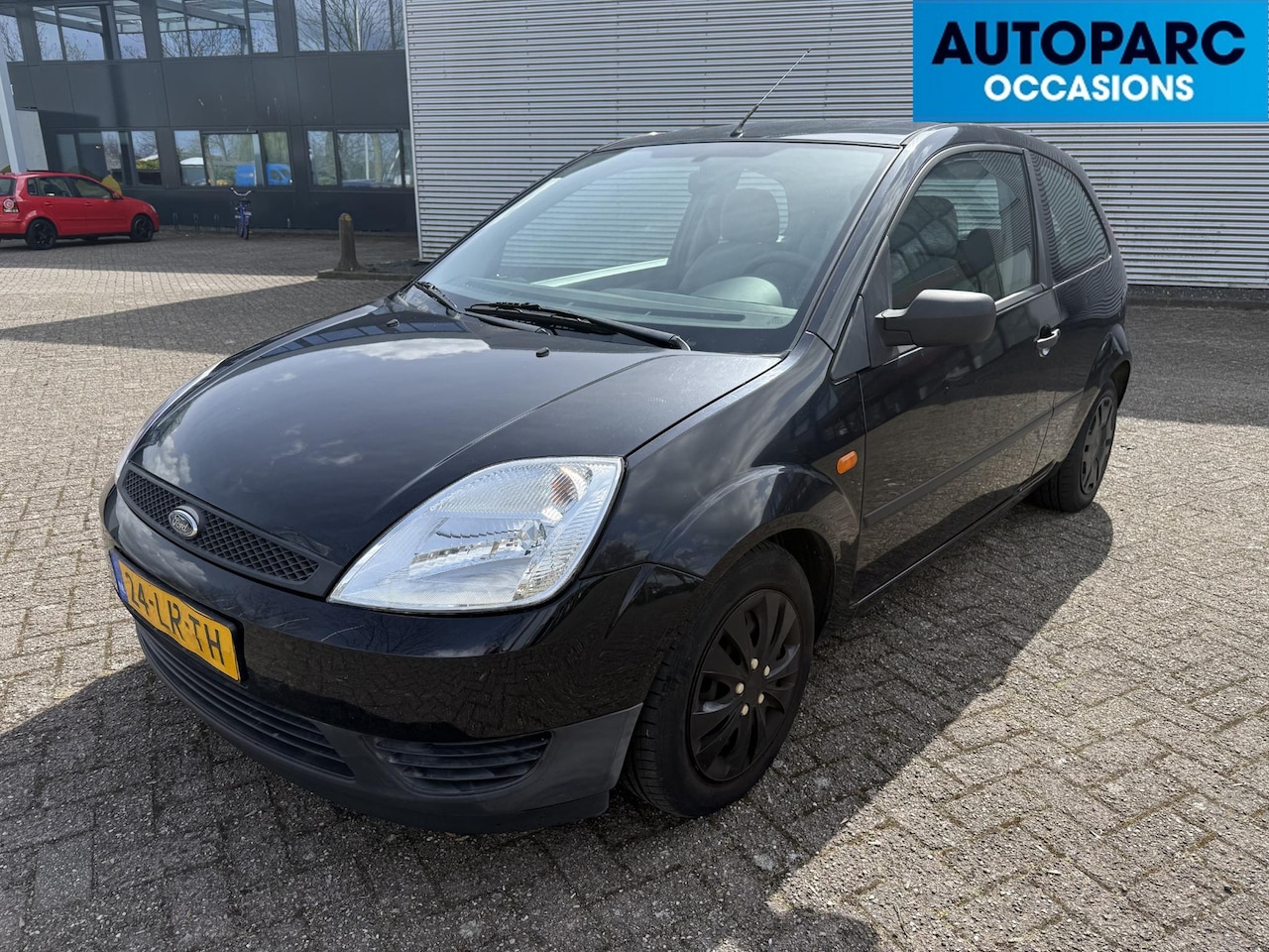 Ford Fiesta - 1.4-16V Ambiente 1.4-16V Ambiente , AUTOMAAT, RIJDT GOED, INRUILER VOOR EEN KLEIN PRIJSJE, ZO MEENEMEN, NAK - AutoWereld.nl