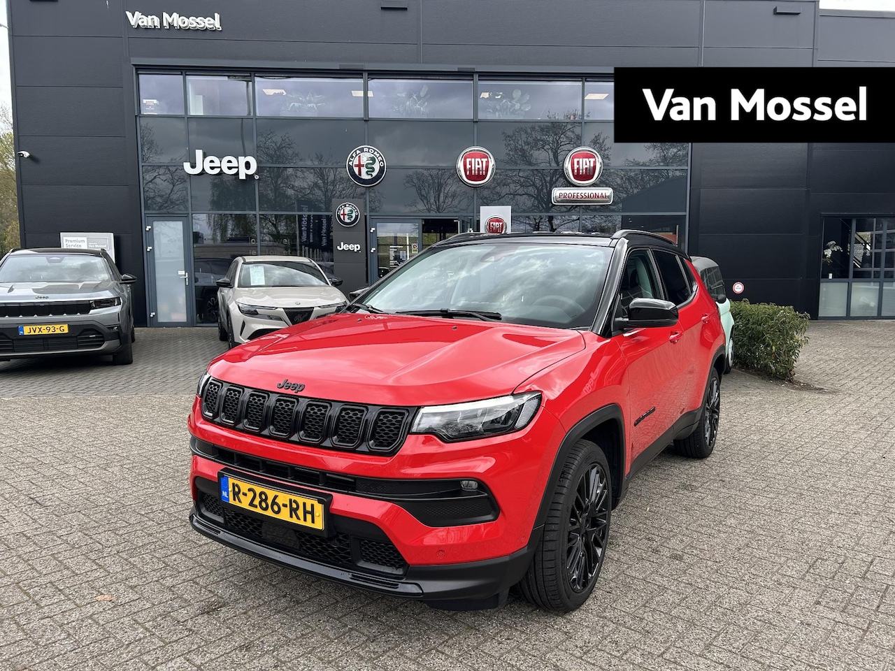 Jeep Compass - 1.5T e-Hybrid Night Eagle | Navigatie | Camera | Parkeersensoren voor + achter | Apple car - AutoWereld.nl