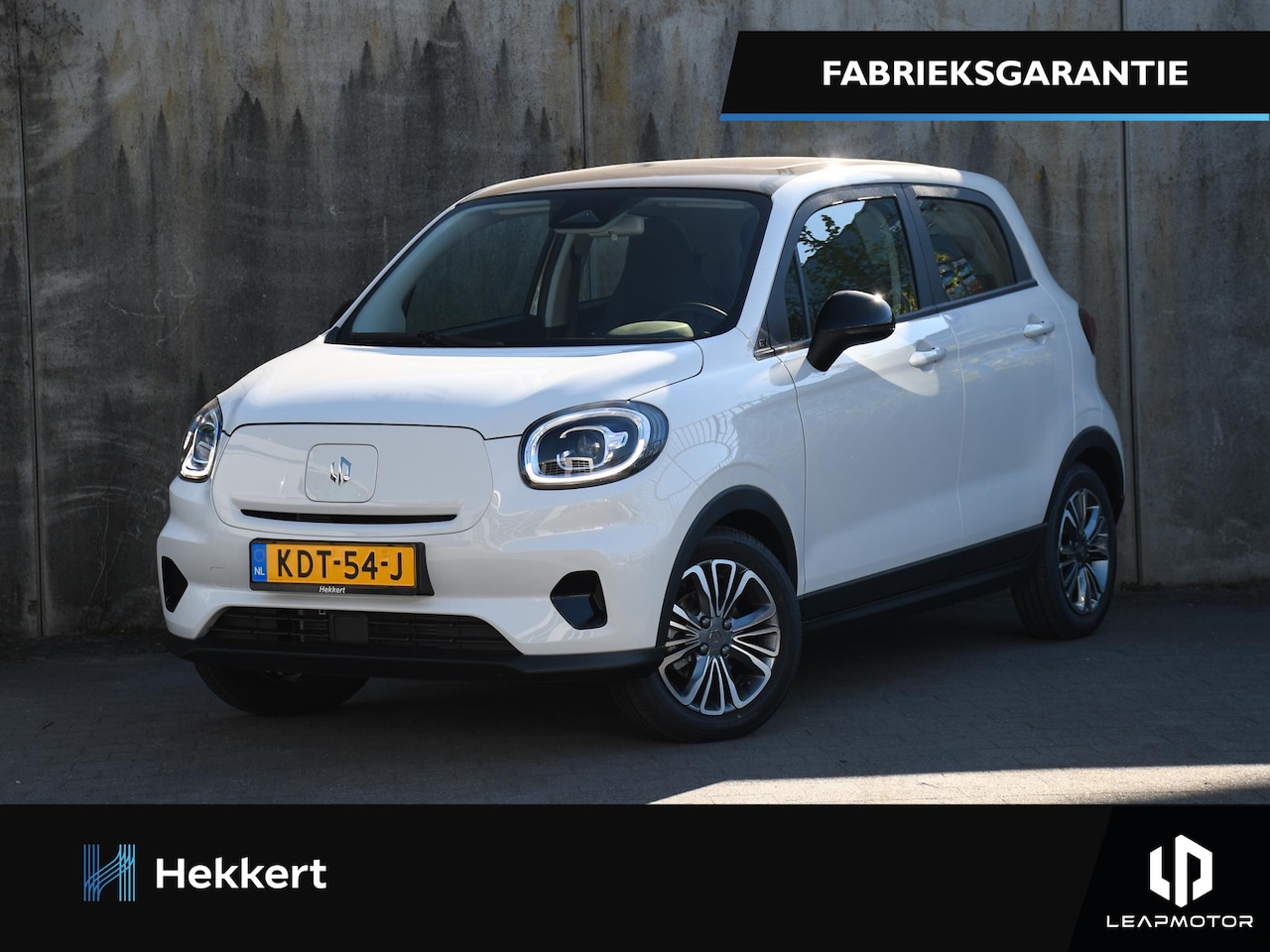 Leapmotor T03 - Design 37.3kWh 95pk Automaat PANO-DAK | CRUISE | 15''LM | CAMERA - AutoWereld.nl