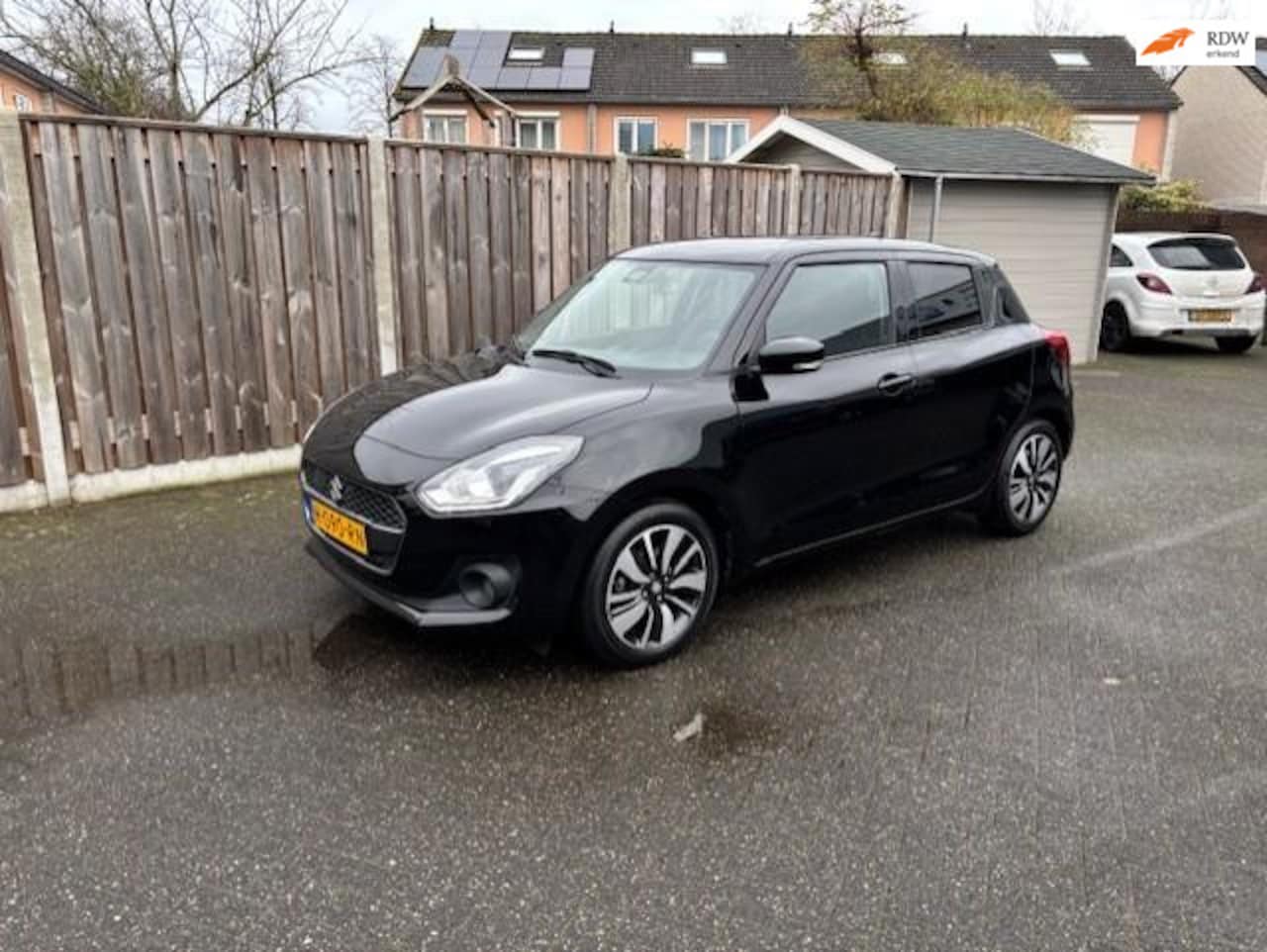 Suzuki Swift - 1.2 Stijl Smart Hybrid keyless navi cruisec. stoel verw.clima - AutoWereld.nl