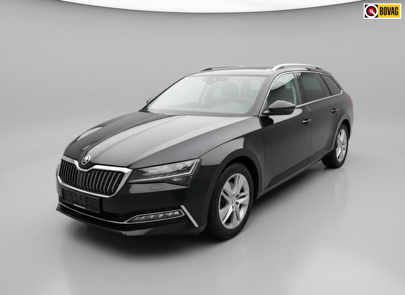 Skoda Superb Combi - 1.4 TSI iV Style * Trekhaak * Stoelverwarming * Digitale teller * - AutoWereld.nl