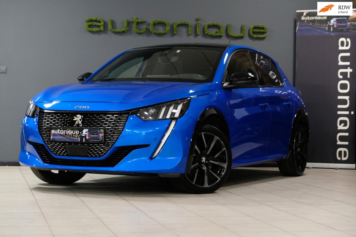 Peugeot 208 - 1.2 PureTech GT Pack *PANORAMADAK* Leder/Alcantara|Apple Carplay/Camera - AutoWereld.nl