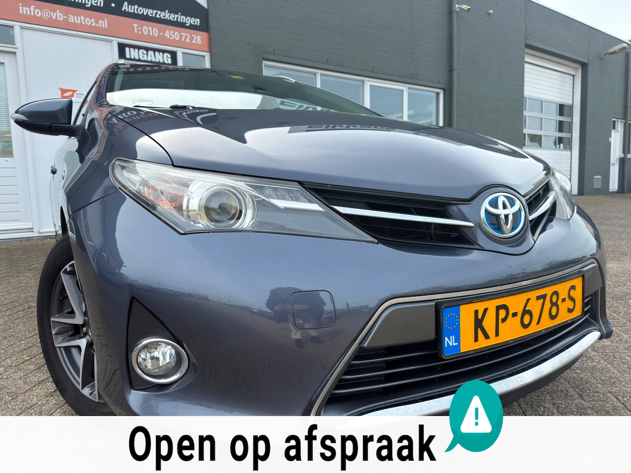 Toyota Auris Touring Sports - 1.8 Hybrid Executive in automaat met panoramadak en parkeersensoren / camera en trekhaak - AutoWereld.nl
