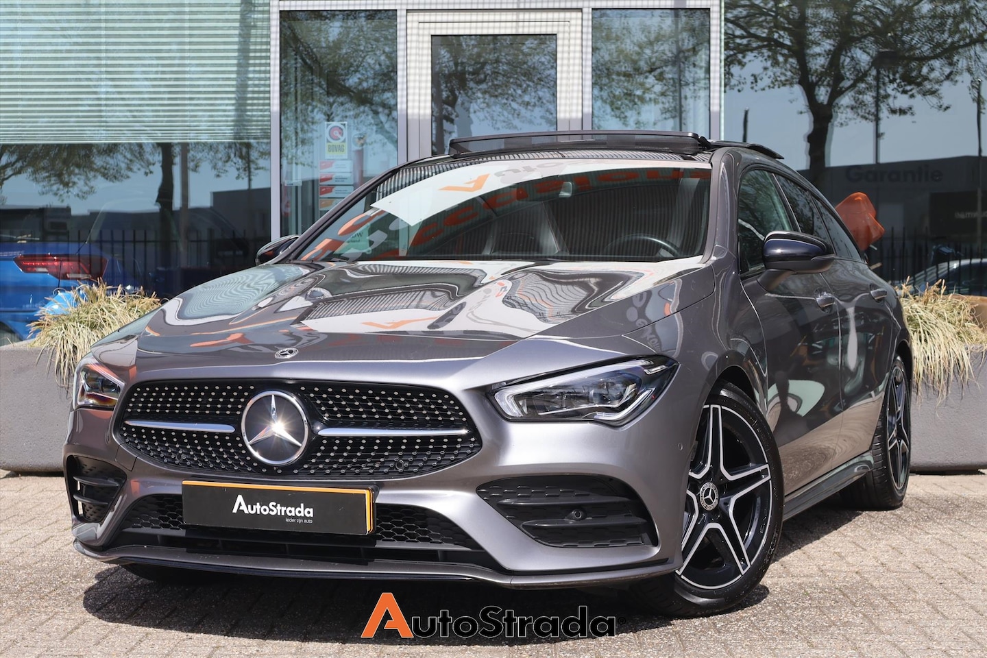 Mercedes-Benz CLA-klasse Shooting Brake - 180 AMG-Line 136pk | Keyless | Pano | Sfeer | Trekhaak | Camera | Multibeam | Carplay - AutoWereld.nl