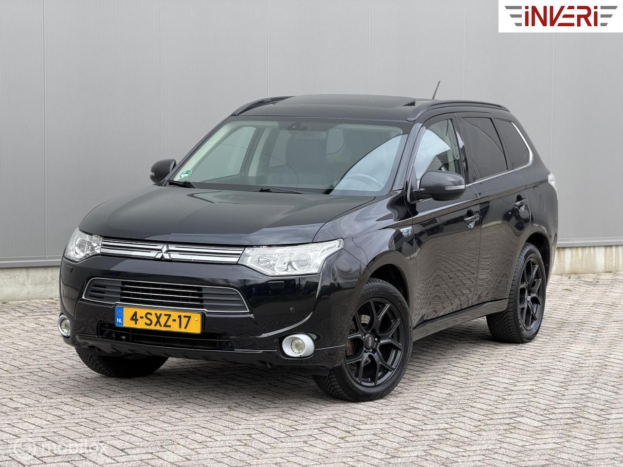 Mitsubishi Outlander - 2.0 PHEV | Trekhaak | Leder | Schuifdak | Camera - AutoWereld.nl