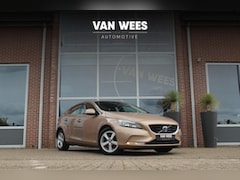 Volvo V40 - 1.6 T3 Momentum | 2e eigenaar | Sportstuur | Stoelverwarming | Climate control | Navigatie