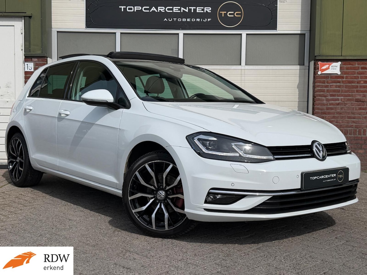Volkswagen Golf - 1.4 TSI Highline R/PANO/CARPLAY/STOELV/APK - AutoWereld.nl