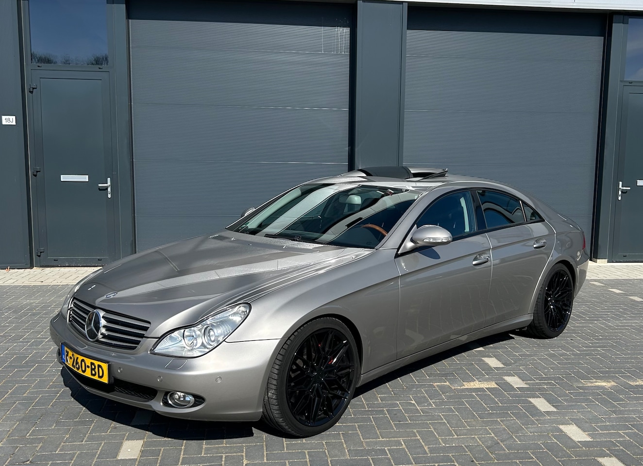 Mercedes-Benz CLS-klasse - 500 MERCEDES BENZ CLS 500 AMG 5.5 387pk ACC SCHUIFDAK DEALER ONDER - AutoWereld.nl