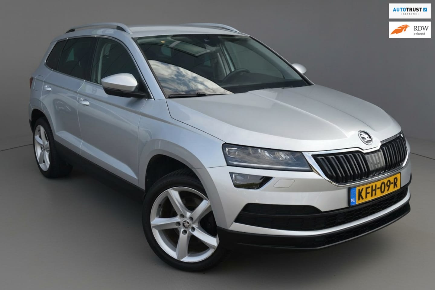 Skoda Karoq - Led|Clima|Carplay|Trekhaak|ACC - AutoWereld.nl