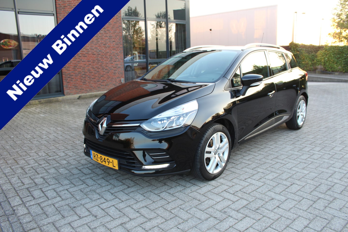 Renault Clio Estate - 0.9 TCe Zen Airco-Cruise-Navi-Parkeersensoren 12 maanden Bovag Garantie ! - AutoWereld.nl