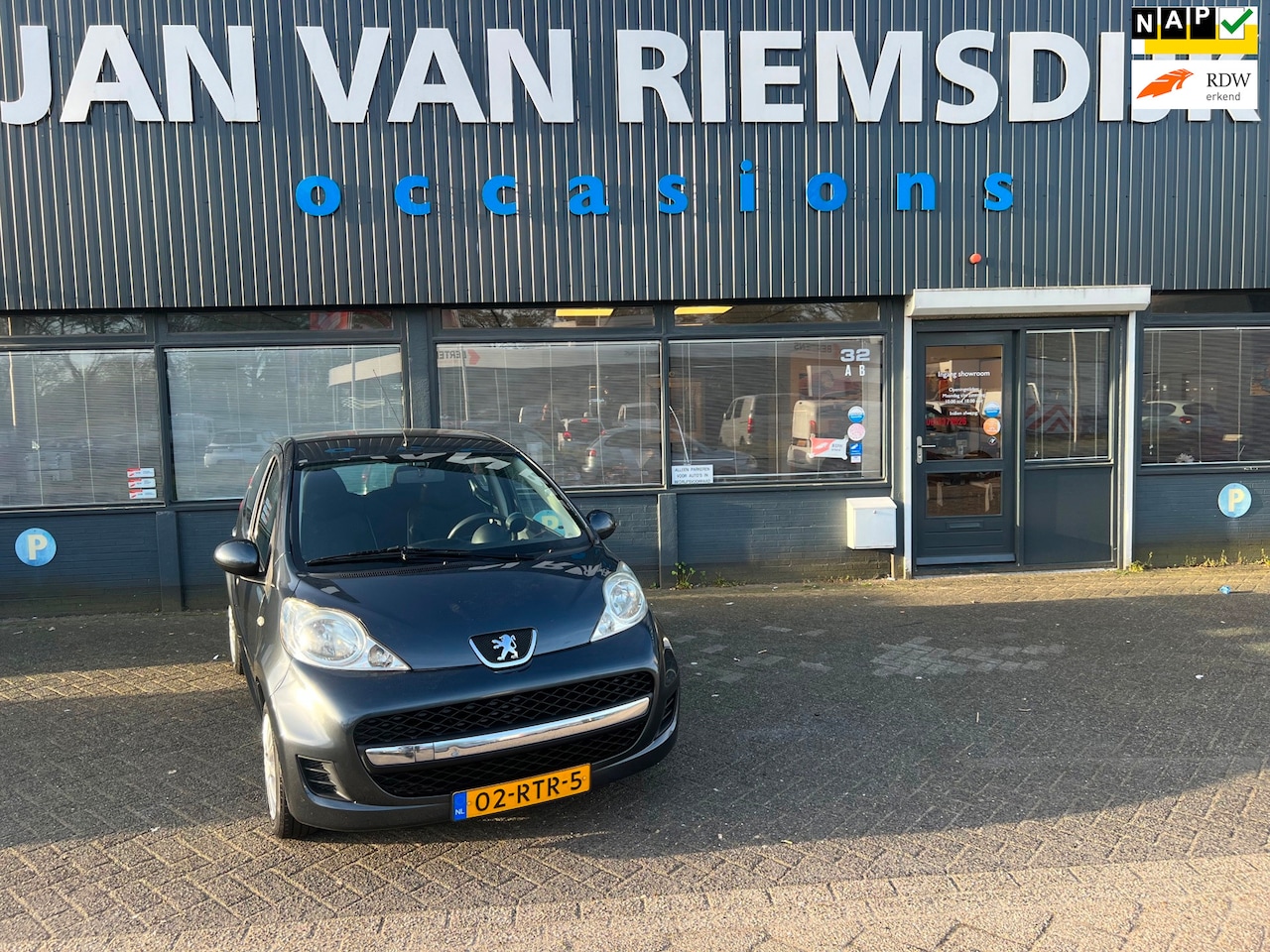 Peugeot 107 - 1.0-12V XS bj 2011 apk airco 127083 nap - AutoWereld.nl