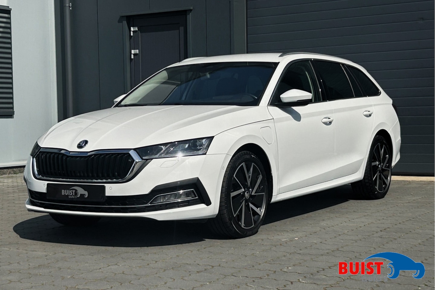 Skoda Octavia Combi - 1.4 TSI iV PHEV Sportline 18" HUD LED ACC AD. ONDERSTEL - AutoWereld.nl