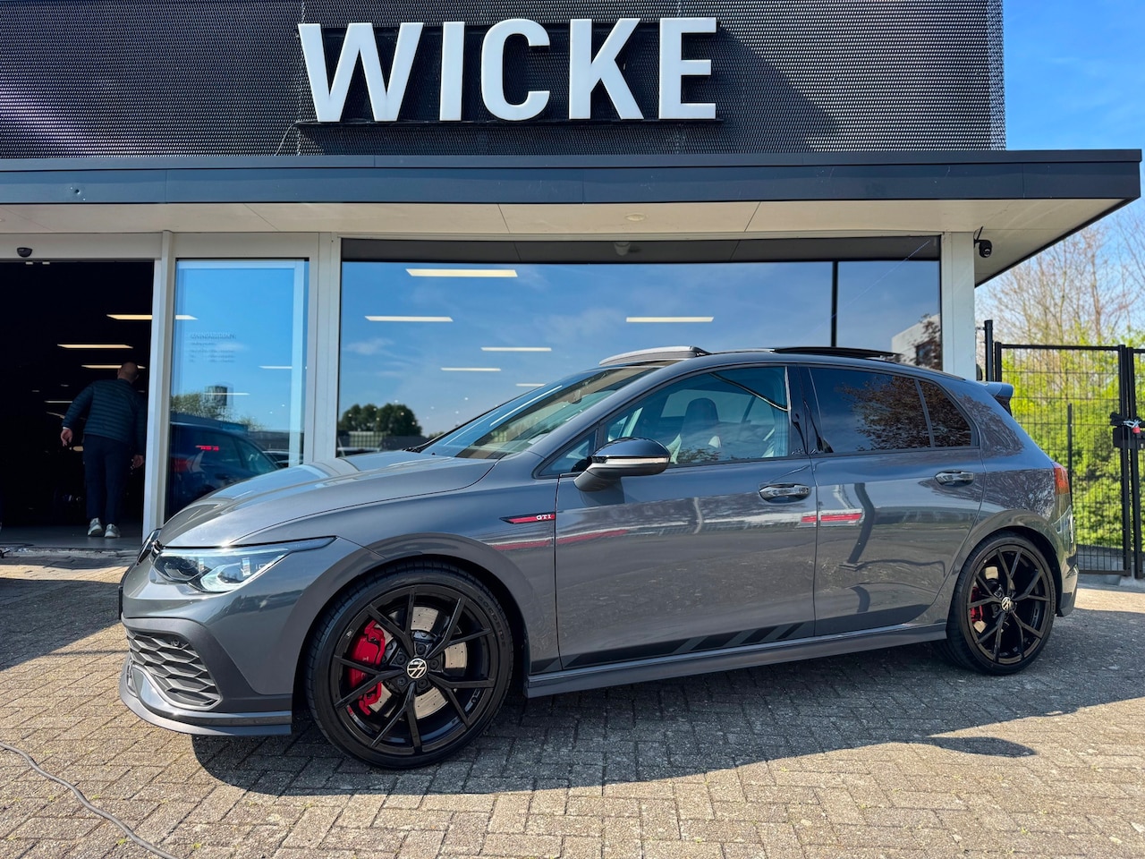 Volkswagen Golf - 2.0 TSI GTI Clubsport 301PK H&K PANO Camera VOL !! - AutoWereld.nl