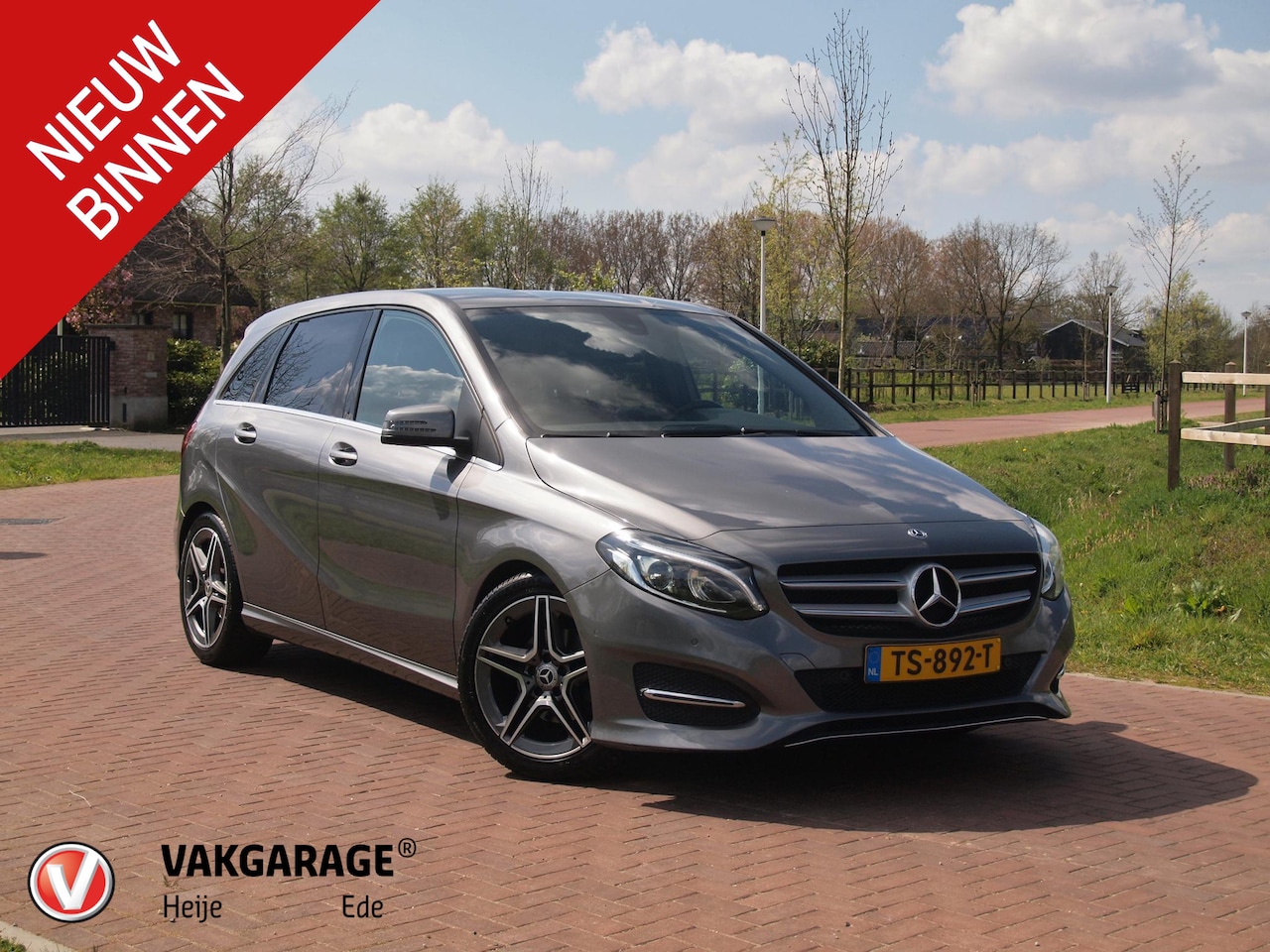 Mercedes-Benz B-klasse - 180 Business Solution Plus Upgrade Edition | Camera | Trekhaak | Stoelverwarming | LED | C - AutoWereld.nl