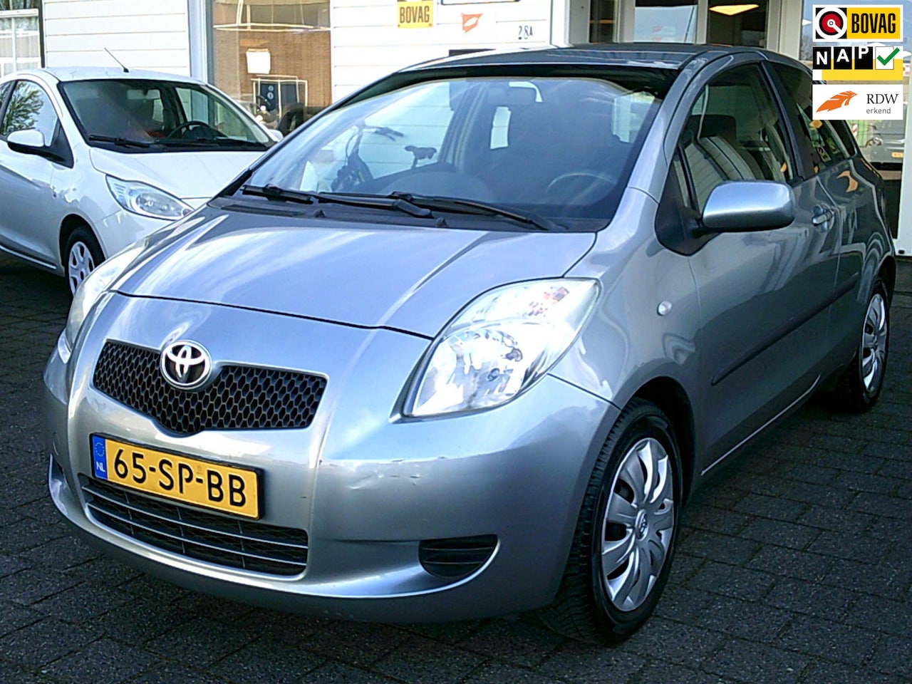 Toyota Yaris - 1.3 VVTi Sol MMT 1.3 VVTi Sol MMT (AUT/AIRCO/TREKHAAK) - AutoWereld.nl