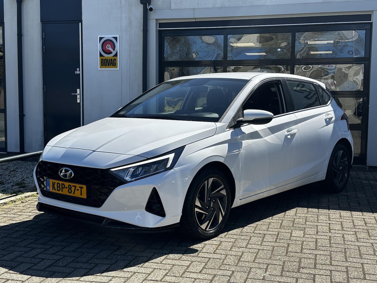 Hyundai i20 - 1.0 T-GDI Premium Automaat | Nieuw Model | 12-2020 | Slechts 23.043 km | Luxe uitvoering - AutoWereld.nl