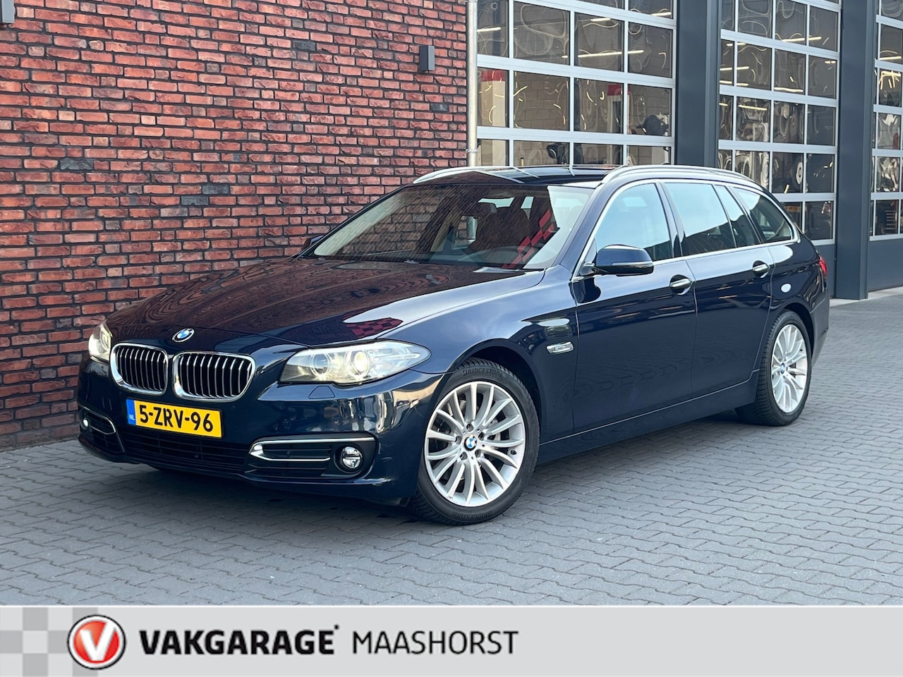 BMW 5-serie Touring - 520i Executive ParkeerSensoren/LED/Clima/Airco/Cruise/Trekhaak/Bluetooth - AutoWereld.nl