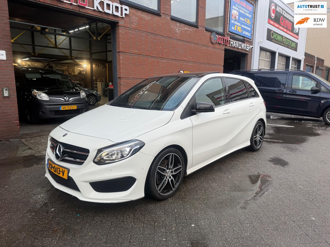 Mercedes-Benz B-klasse - 200 AMG AUT Night Edition Pano Camera - AutoWereld.nl
