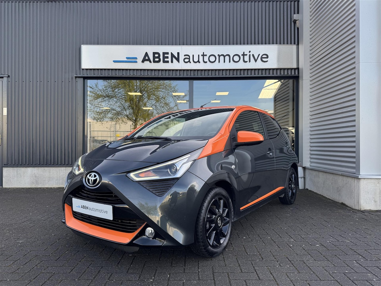 Toyota Aygo - 1.0 vvt-i 72PK JBL-Edition 5-deurs (CAMERA|CLIMA|CARPLAY|LMV) - AutoWereld.nl