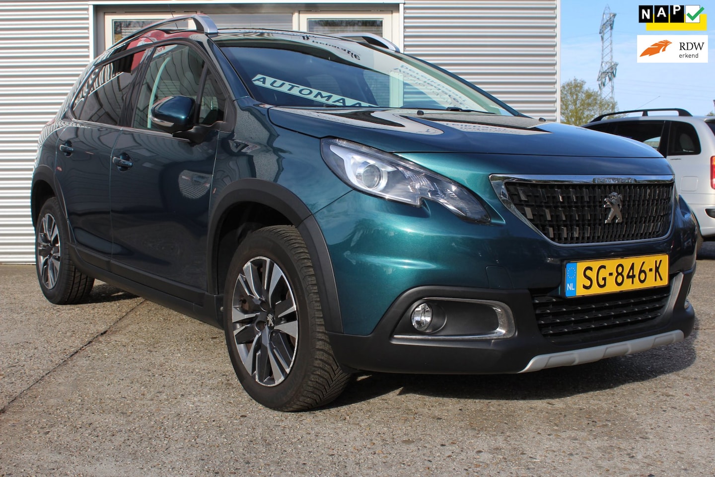 Peugeot 2008 - 1.2 PureTech Allure Automaat, 5-deurs, nl-auto, 1e eigenaar,boekjes, nap, trekhaak, naviga - AutoWereld.nl