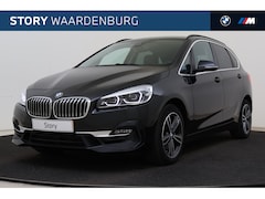 BMW 2-serie Active Tourer - 220i Luxury Line Automaat / Trekhaak / Adaptieve LED / Park Assistant / Stoelverwarming