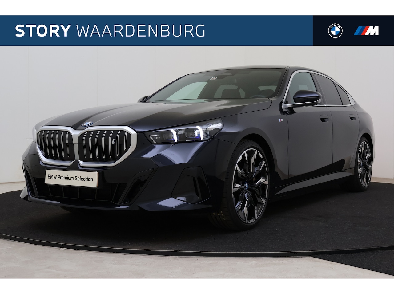 BMW i5 - eDrive40 M Sport / Panoramadak / Harman-Kardon / Achteruitrijcamera / Getint glas / Stoelv - AutoWereld.nl