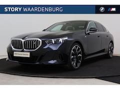 BMW i5 - eDrive40 M Sport / Panoramadak / Harman-Kardon / Achteruitrijcamera / Getint glas / Stoelv