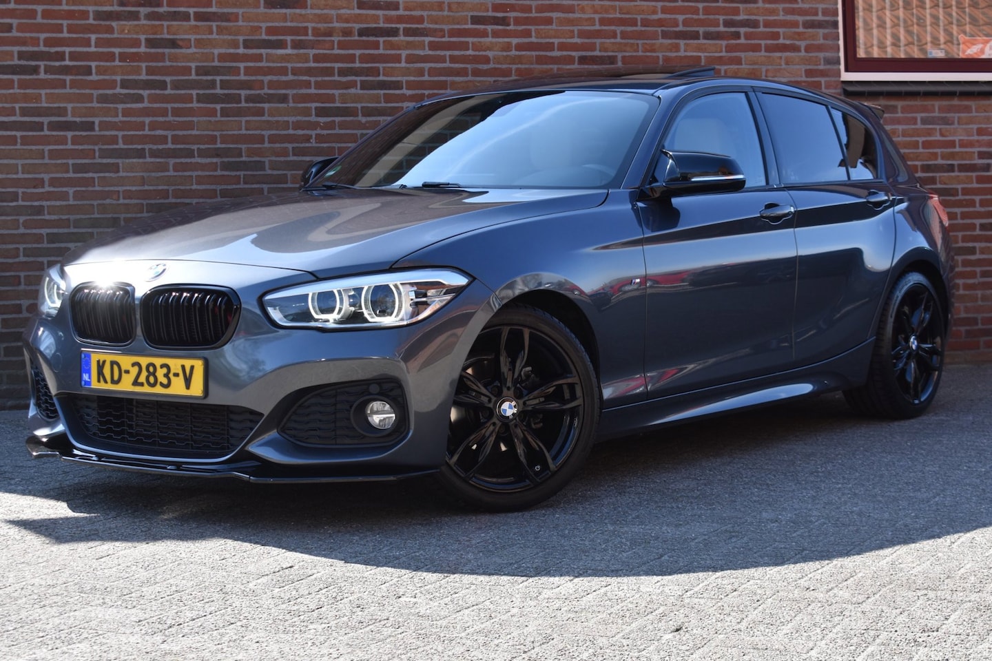 BMW 1-serie - 118i Centennial High Executive '16 M-Pakket LED Leder Clima Navi Cruise Inruil mogelijk - AutoWereld.nl