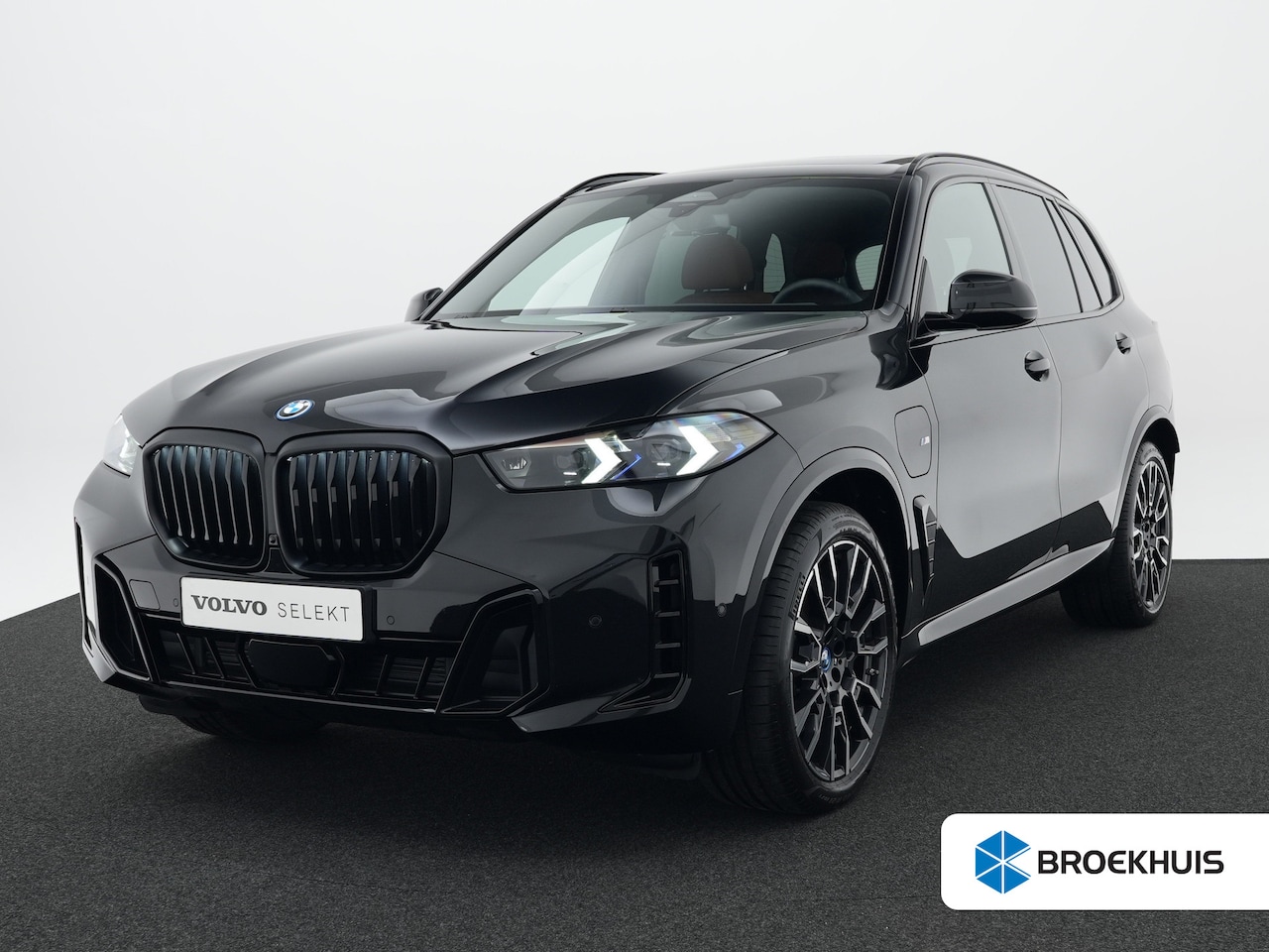 BMW X5 - 50 e xDrive M Sport | Luchtvering | 360° Camera | Panoramadak | Trekhaak - AutoWereld.nl