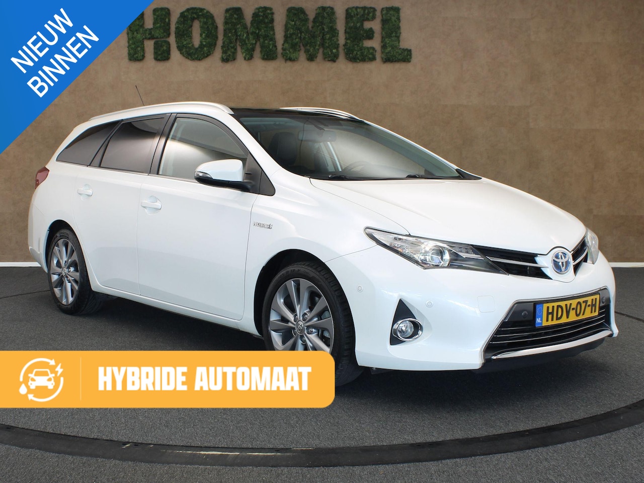Toyota Auris Touring Sports - 1.8 Hybrid Executive - PARKEERSENSOREN VOOR/ ACHTER - CAMERA - VOORSTOELEN VERWARMD - PARK - AutoWereld.nl