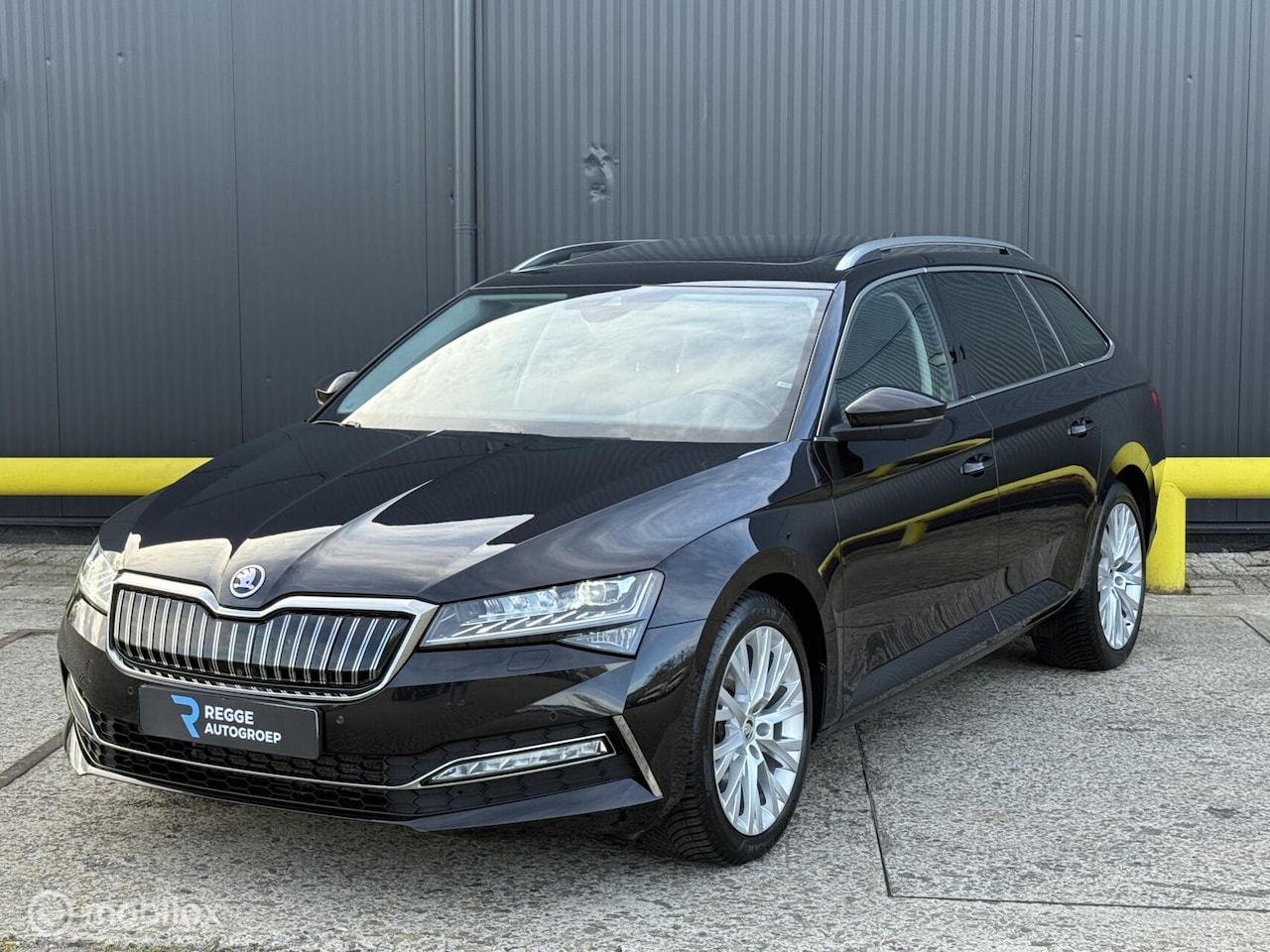 Skoda Superb Combi - 1.4 TSI iV Style PANORAMADAK | TREKHAAK - AutoWereld.nl