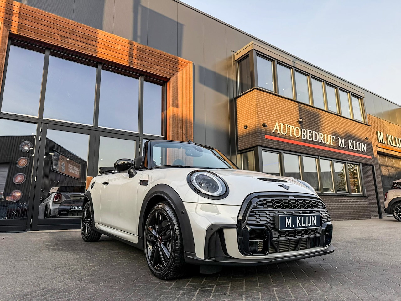 MINI Cabrio - Mini 2.0 Cooper S John Cooper Works F1 aut/Camera/Hk/Leer/head up/vol - AutoWereld.nl