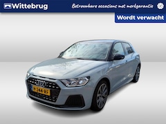 Audi A1 Sportback - 30 TFSI 115pk epic / Sportstoelen / Parkeer sensoren achter / Zwart dak / Airco / Carplay