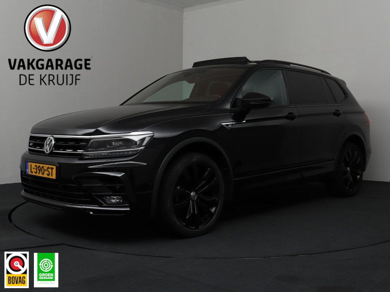 Volkswagen Tiguan Allspace - 1.5 TSI Highline Business R 7p. | Panoramadak! | Trekhaak! | Camera! | ACC! - AutoWereld.nl