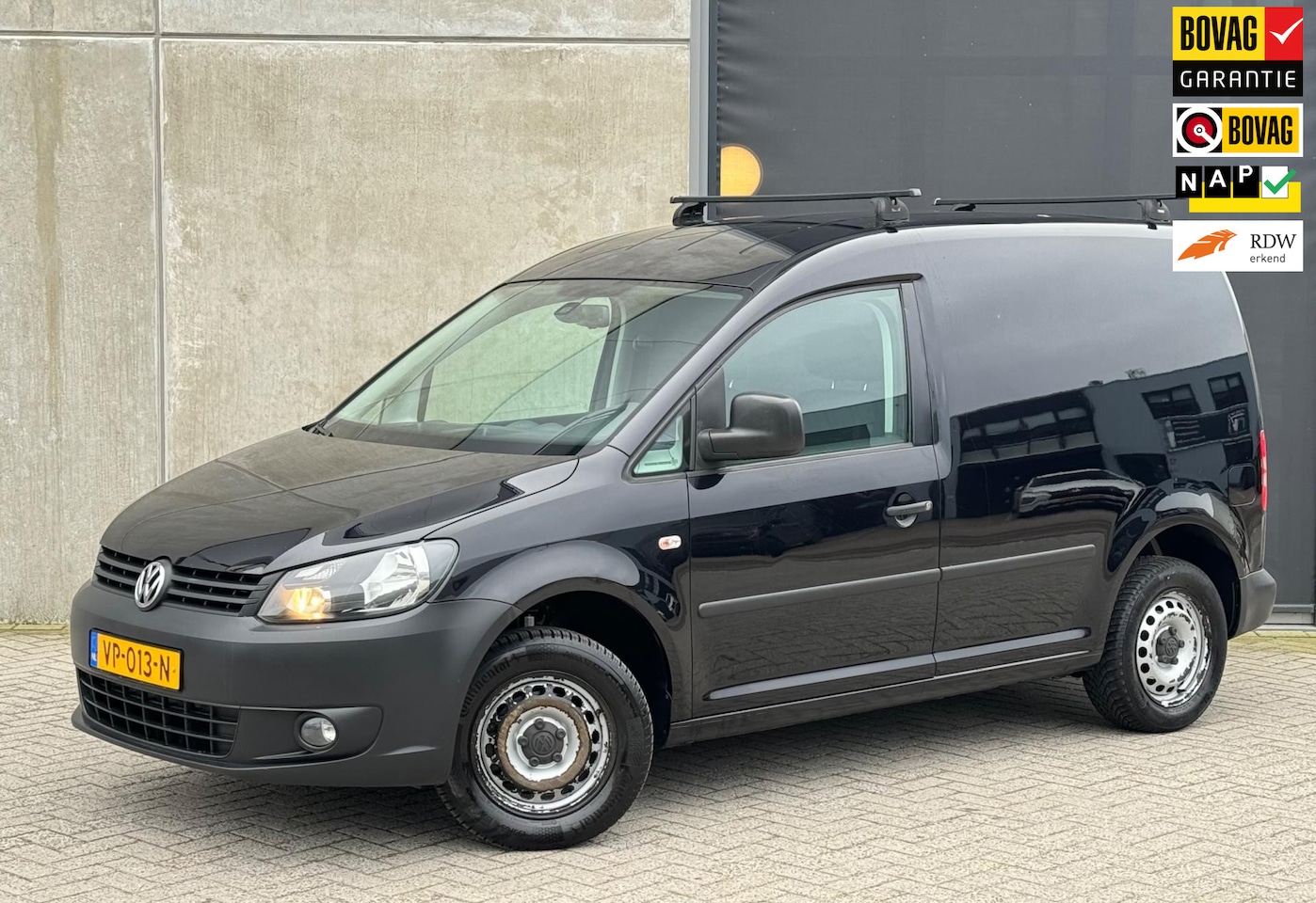 Volkswagen Caddy - 1.6 TDI 75pk 2015 Zwart NAP|CRUISE|APK 2027 - AutoWereld.nl
