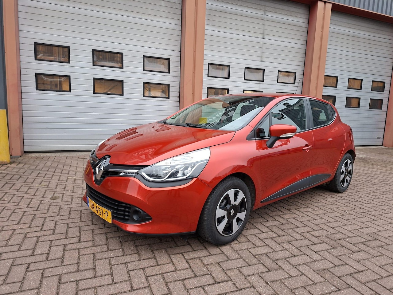 Renault Clio - 0.9 TCe Eco2 Expression Metallic lak | Trekhaak afneembaar | Navigatie | Telefoonvoorberei - AutoWereld.nl