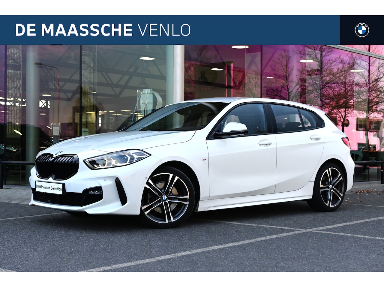 BMW 1-serie - 118i Executive M Sport Automaat / Trekhaak / Sportstoelen / Comfort Access / Achteruitrijc - AutoWereld.nl