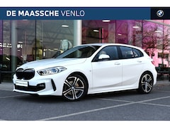 BMW 1-serie - 118i Executive M Sport Automaat / Trekhaak / Sportstoelen / Comfort Access / Achteruitrijc