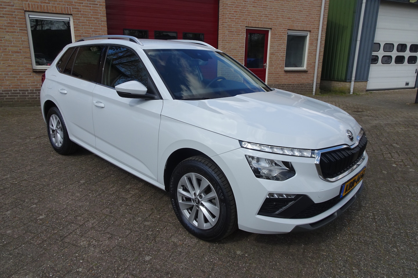 Skoda Kamiq - 1.0 TSI Business Edition AUTOMAAT * 116pk * AIRCO * LMV * CARPLAY * CAMERA * - AutoWereld.nl