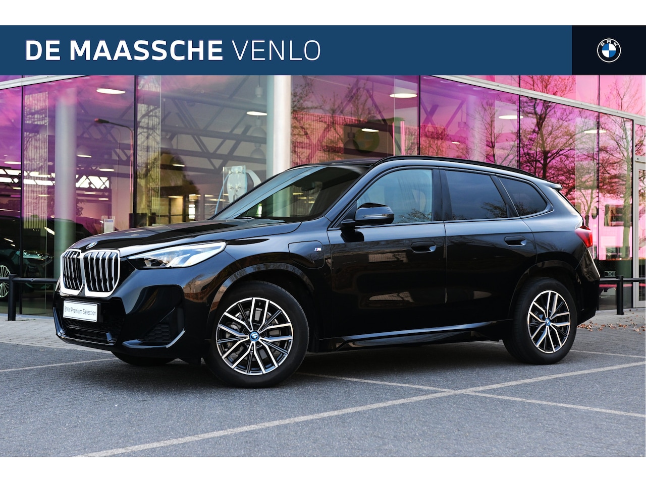 BMW X1 - xDrive25e M Sport Automaat / Trekhaak / Sportstoelen / M Adaptief onderstel / Achteruitrij - AutoWereld.nl